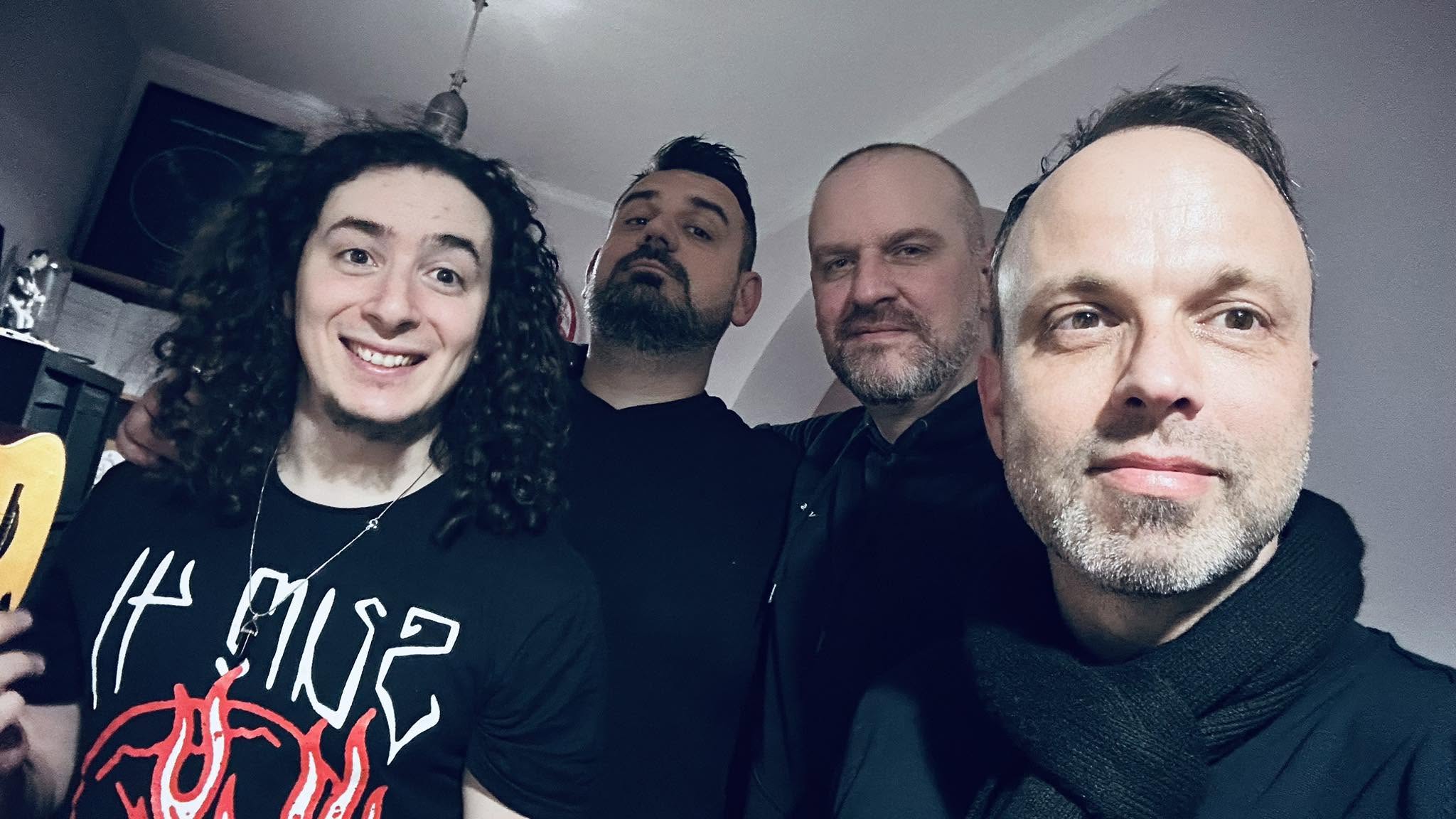 Alvin és a Mókusok - Új klippel jelentkezett a nyíregyházi punk zenekar: 'Mindenki jól van'